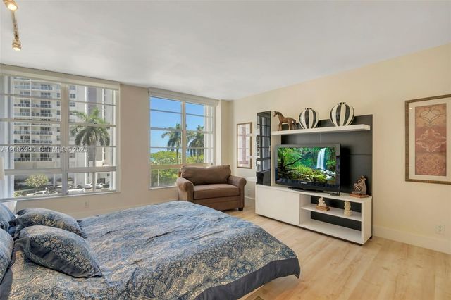 5660 Collins Ave 4B, Miami Beach, FL 33140