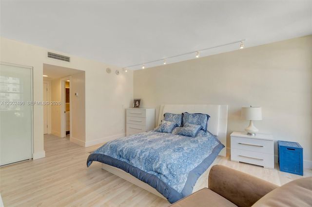 5660 Collins Ave 4B, Miami Beach, FL 33140