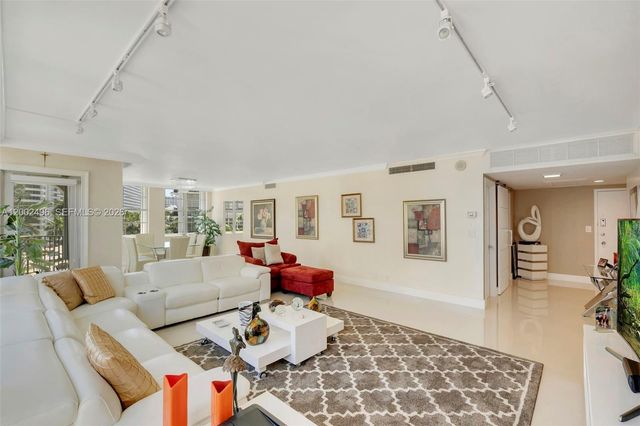 5660 Collins Ave 4B, Miami Beach, FL 33140