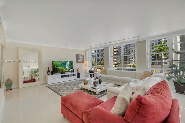 5660 Collins Ave 4B, Miami Beach, FL 33140