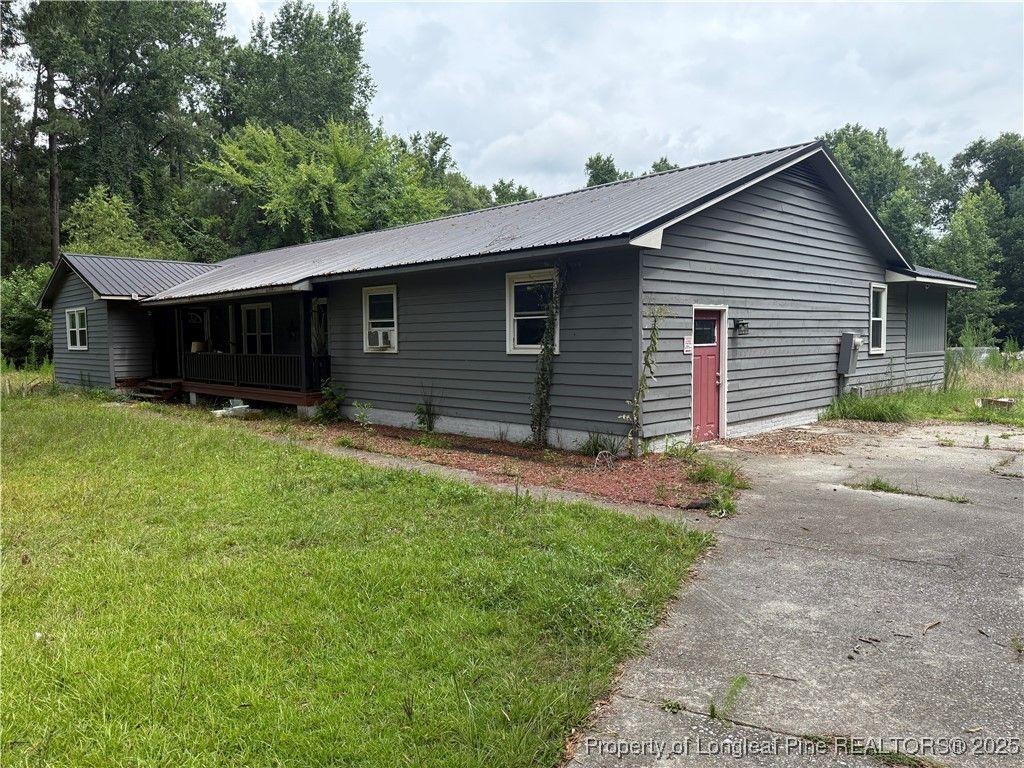 305 E Third Street E, Parkton, NC 28371
