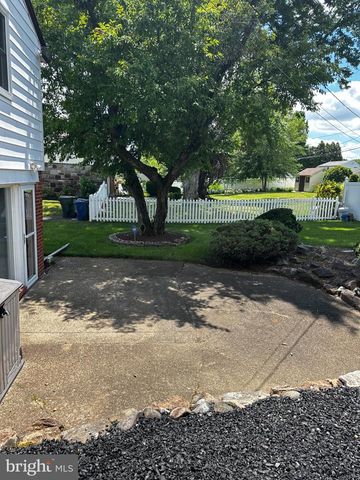 1180 BALLYTORE RD, Huntingdon Valley, PA 19006