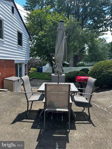 1180 BALLYTORE RD, Huntingdon Valley, PA 19006