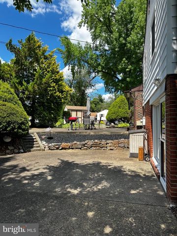 1180 BALLYTORE RD, Huntingdon Valley, PA 19006