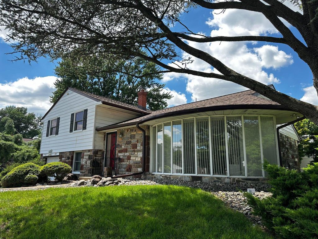 1180 BALLYTORE RD, Huntingdon Valley, PA 19006