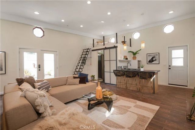 3109 Stanford Avenue, Venice, CA 90292