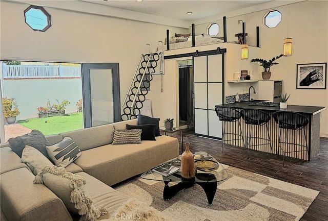 3109 Stanford Avenue, Venice, CA 90292