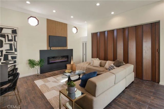 3109 Stanford Avenue, Venice, CA 90292