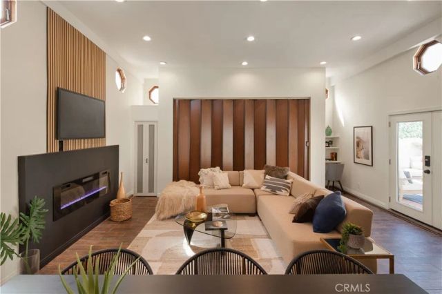 3109 Stanford Avenue, Venice, CA 90292