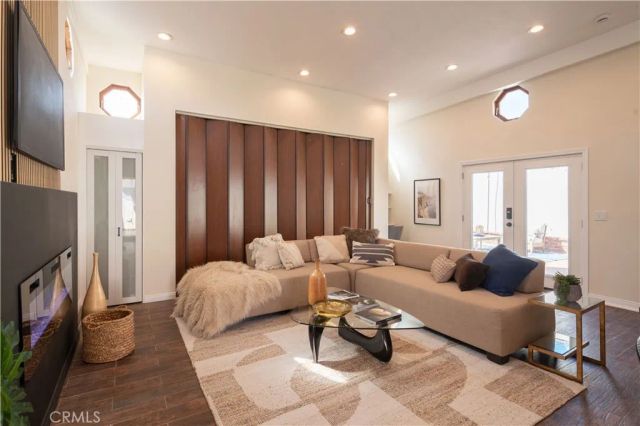 3109 Stanford Avenue, Venice, CA 90292
