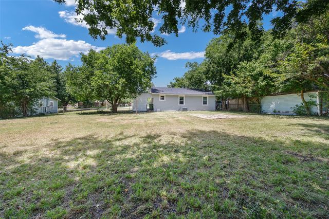 112 W Oconnell Street, Howe, TX 75459