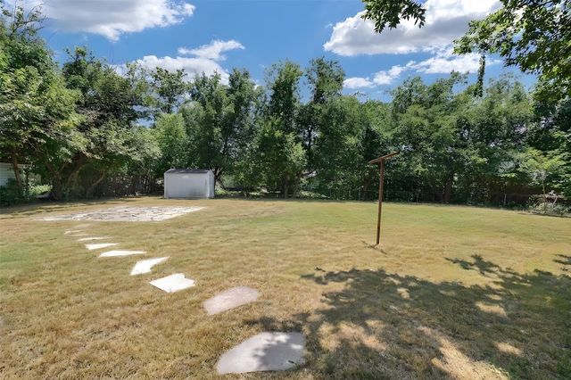 112 W Oconnell Street, Howe, TX 75459