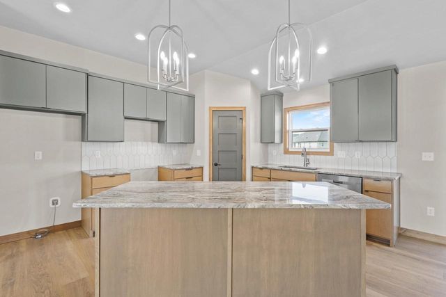 1400 DIVINITY DRIVE, De Pere, WI 54115