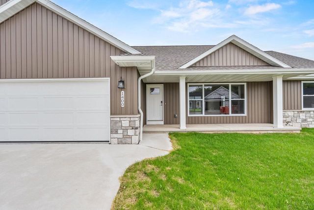1400 DIVINITY DRIVE, De Pere, WI 54115