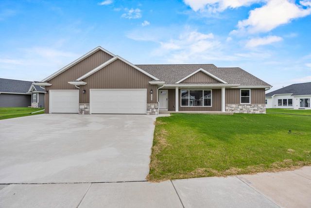 1400 DIVINITY DRIVE, De Pere, WI 54115