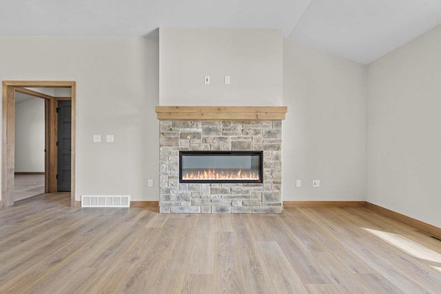 1400 DIVINITY DRIVE, De Pere, WI 54115