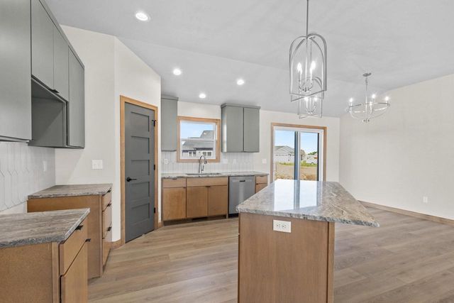 1400 DIVINITY DRIVE, De Pere, WI 54115