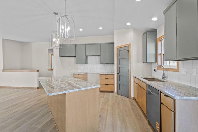 1400 DIVINITY DRIVE, De Pere, WI 54115