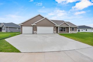 1400 DIVINITY DRIVE, De Pere, WI 54115