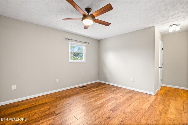 451 Hollifield Drive, Jacksboro, TN 37757