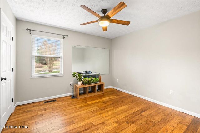 451 Hollifield Drive, Jacksboro, TN 37757