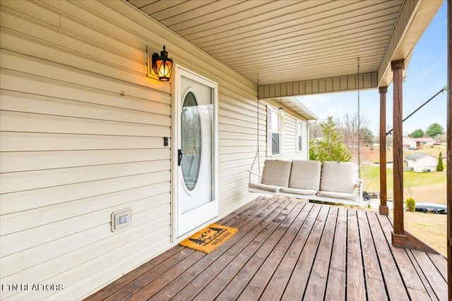 451 Hollifield Drive, Jacksboro, TN 37757