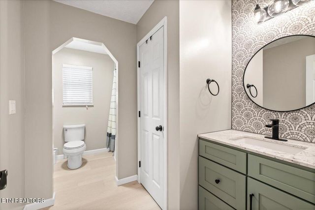 451 Hollifield Drive, Jacksboro, TN 37757