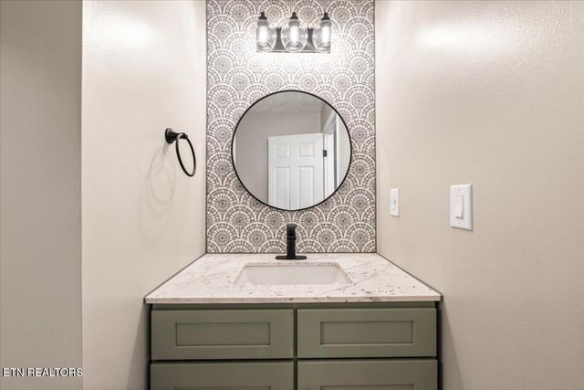 451 Hollifield Drive, Jacksboro, TN 37757