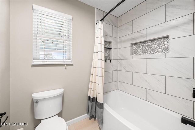 451 Hollifield Drive, Jacksboro, TN 37757