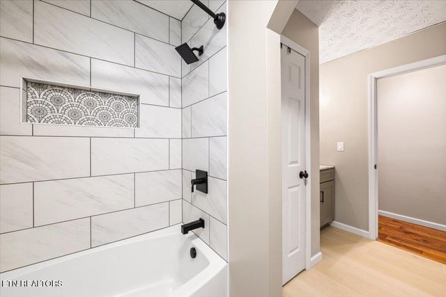 451 Hollifield Drive, Jacksboro, TN 37757