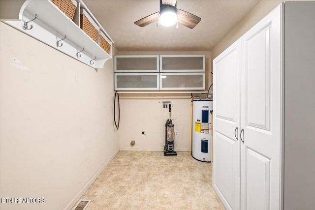 451 Hollifield Drive, Jacksboro, TN 37757