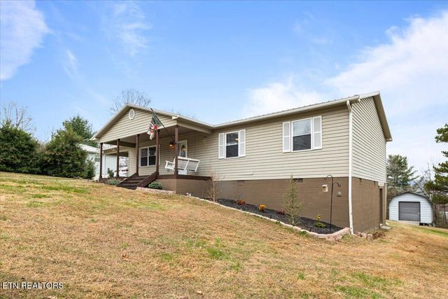451 Hollifield Drive, Jacksboro, TN 37757