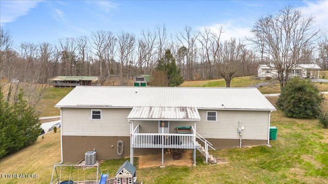 451 Hollifield Drive, Jacksboro, TN 37757