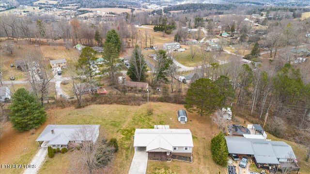 451 Hollifield Drive, Jacksboro, TN 37757