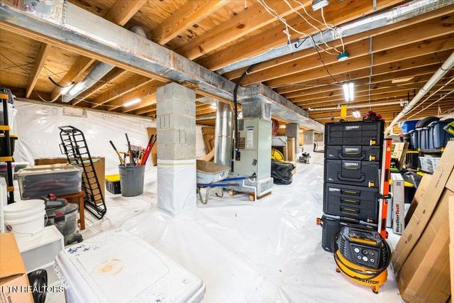 451 Hollifield Drive, Jacksboro, TN 37757