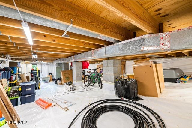 451 Hollifield Drive, Jacksboro, TN 37757