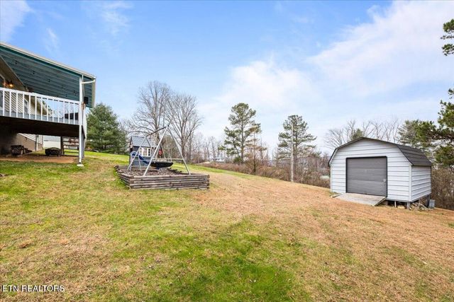 451 Hollifield Drive, Jacksboro, TN 37757