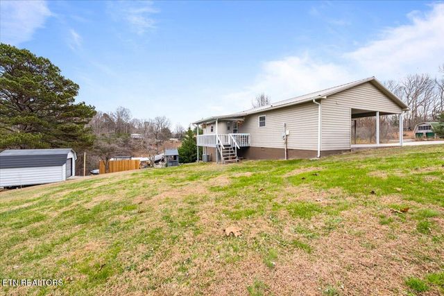 451 Hollifield Drive, Jacksboro, TN 37757