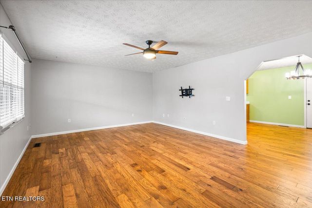 451 Hollifield Drive, Jacksboro, TN 37757