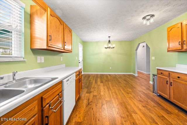 451 Hollifield Drive, Jacksboro, TN 37757