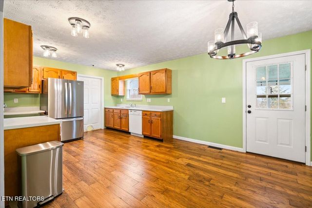 451 Hollifield Drive, Jacksboro, TN 37757