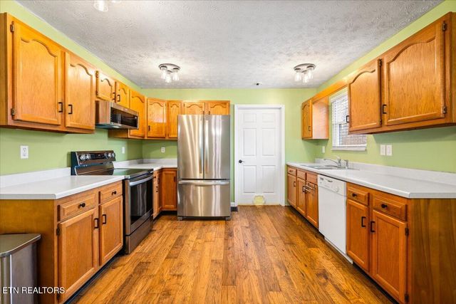 451 Hollifield Drive, Jacksboro, TN 37757