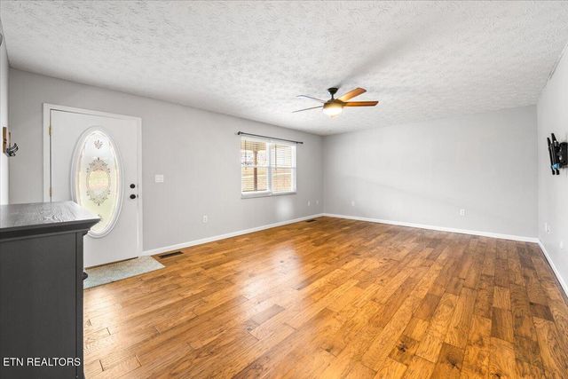 451 Hollifield Drive, Jacksboro, TN 37757