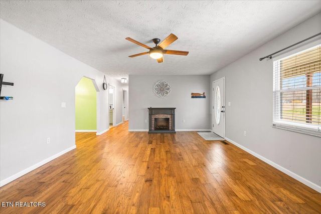 451 Hollifield Drive, Jacksboro, TN 37757