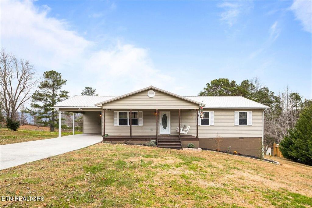 451 Hollifield Drive, Jacksboro, TN 37757