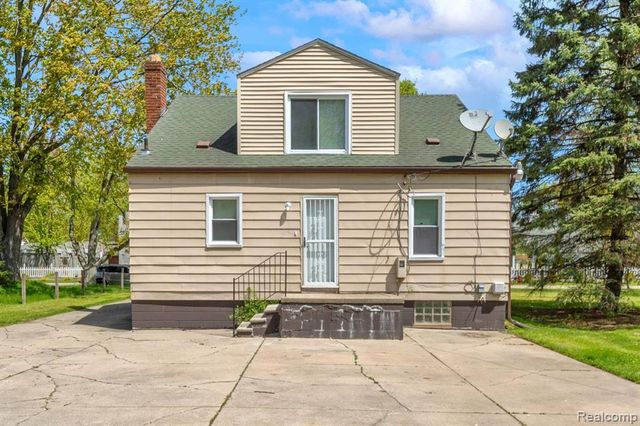 18792 Old Homestead Drive, Harper Woods, MI 48225