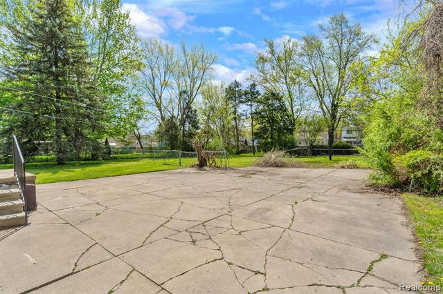18792 Old Homestead Drive, Harper Woods, MI 48225