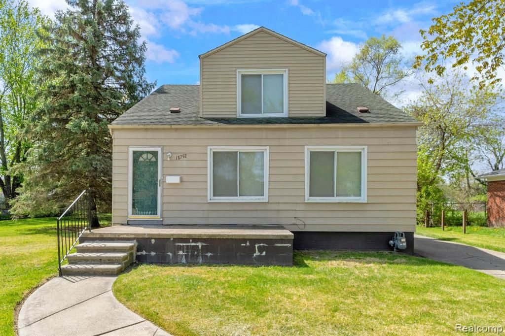 18792 Old Homestead Drive, Harper Woods, MI 48225