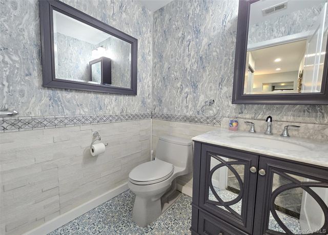 64 Timber Ridge Drive, Holbrook, NY 11741