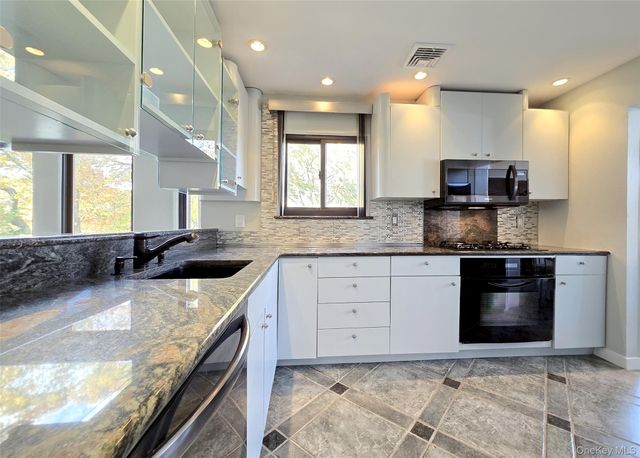 64 Timber Ridge Drive, Holbrook, NY 11741